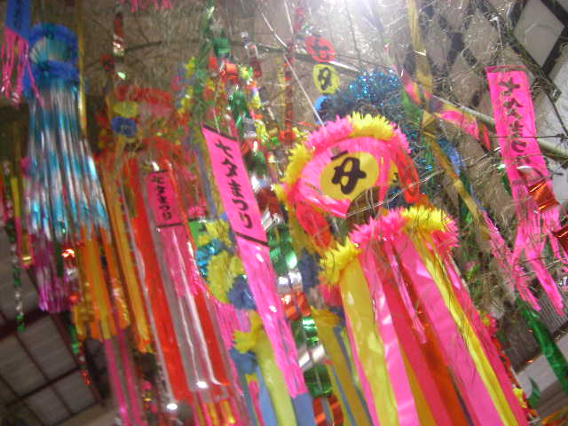 hanging-tanabata-nobeoka-july-5-2008-by-howard-ahner-tel-0982-34-5666.jpg